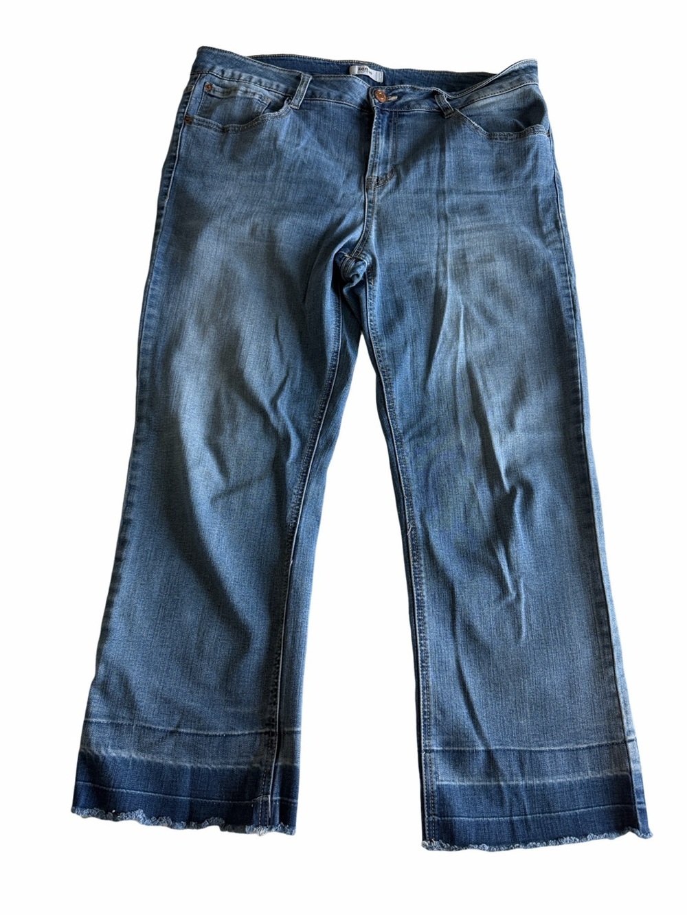 Kensie Medium Blue Wide Leg Cropped Jeans with Contrast Hem. Size 14.
